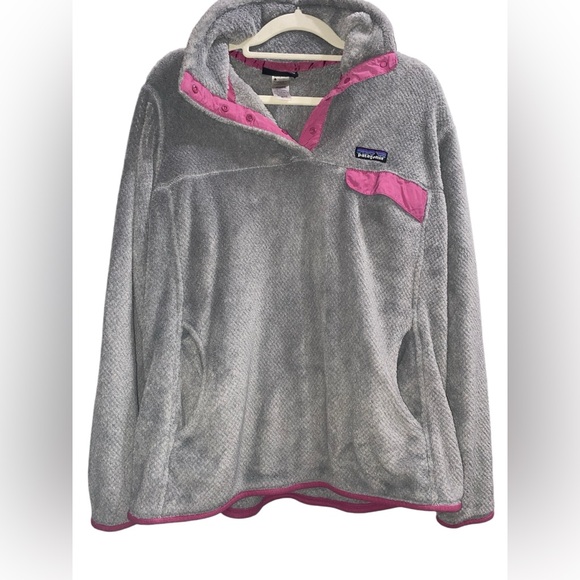 Patagonia Jackets & Blazers - SALE 💝 
Patagonia Gray and Pink Teddy Jacket sweater women’s XL